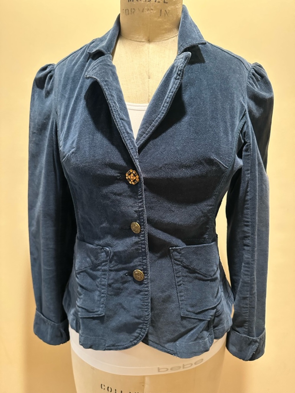 Levis women’s Navy Velvet Tailored Blazer with Gold Buttons small with pockets